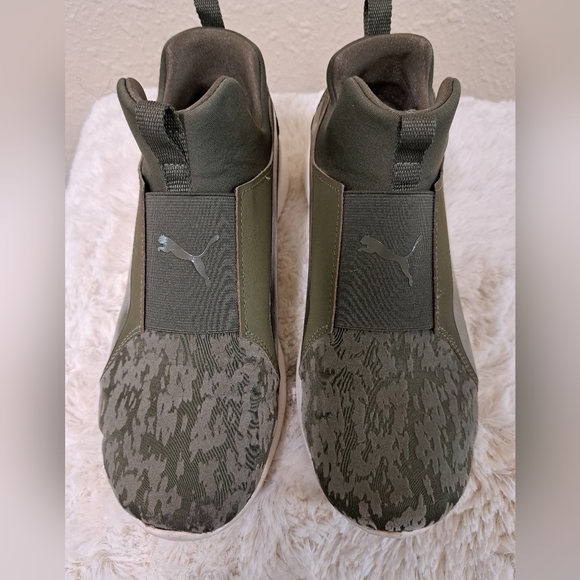 Ladies Puma walking shoes/sneakers - Picture 1 of 7